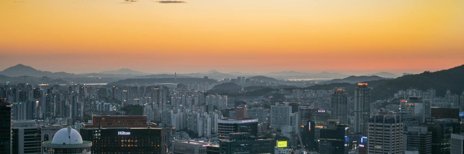 Golden hour reminding us why Seoul feels effortlessly cinematic.